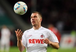 世界杯：巴西球迷桑巴舞与鼓点将每场比赛变成嘉年华