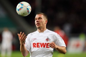 世界杯：巴西球迷桑巴舞与鼓点将每场比赛变成嘉年华